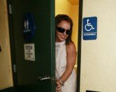 Бритни Спирс запоет в туалетах